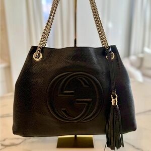 Gucci Black Leather Shoulder Bag with Gold Chain - Exceptional